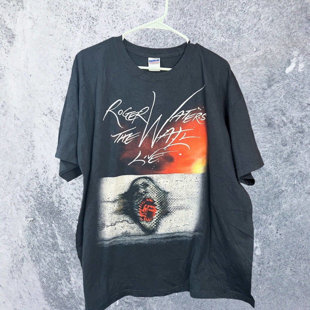 Roger Waters Tour T-shirt Size XL The Wall 2012 Tour Black Great condition Rock